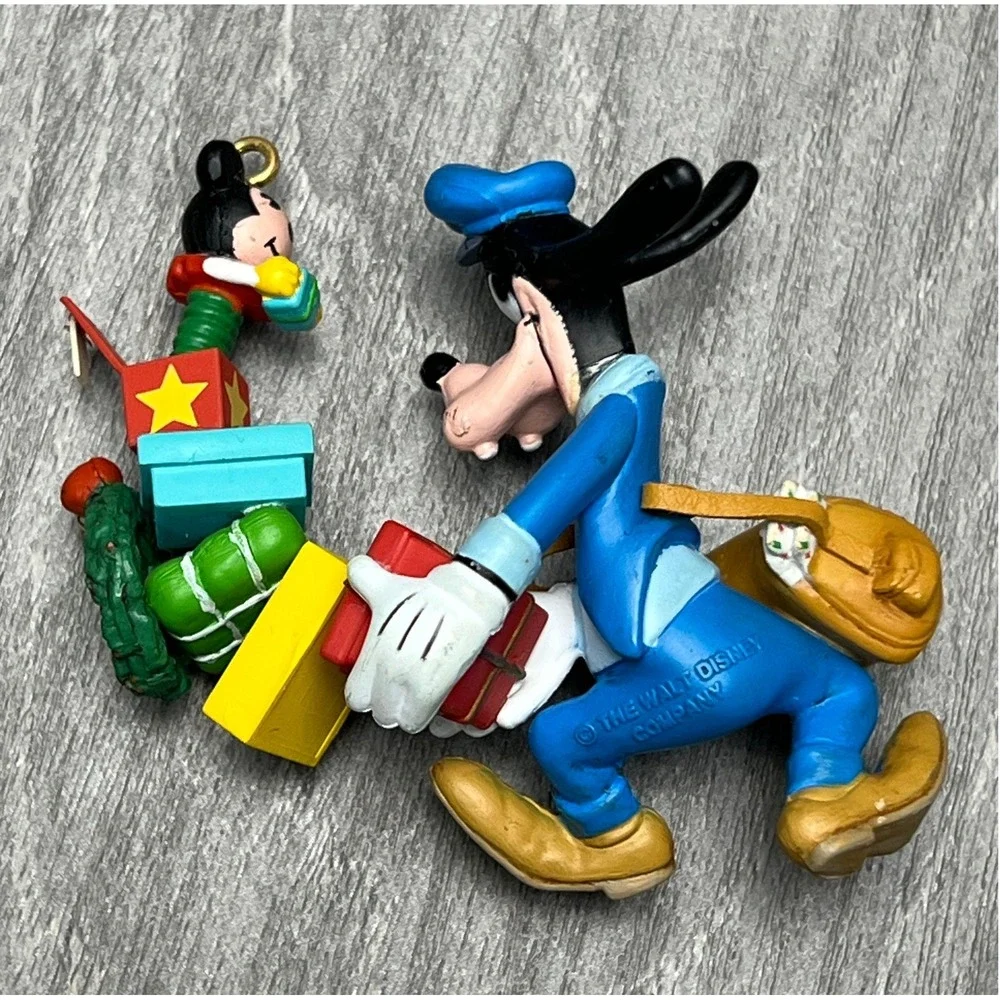 Enesco Disney Treasury Christmas Ornament Special Delivery Goofy Mickey 1992
